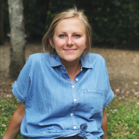 Meet your Posher, Lauren - Picture 2 of 4